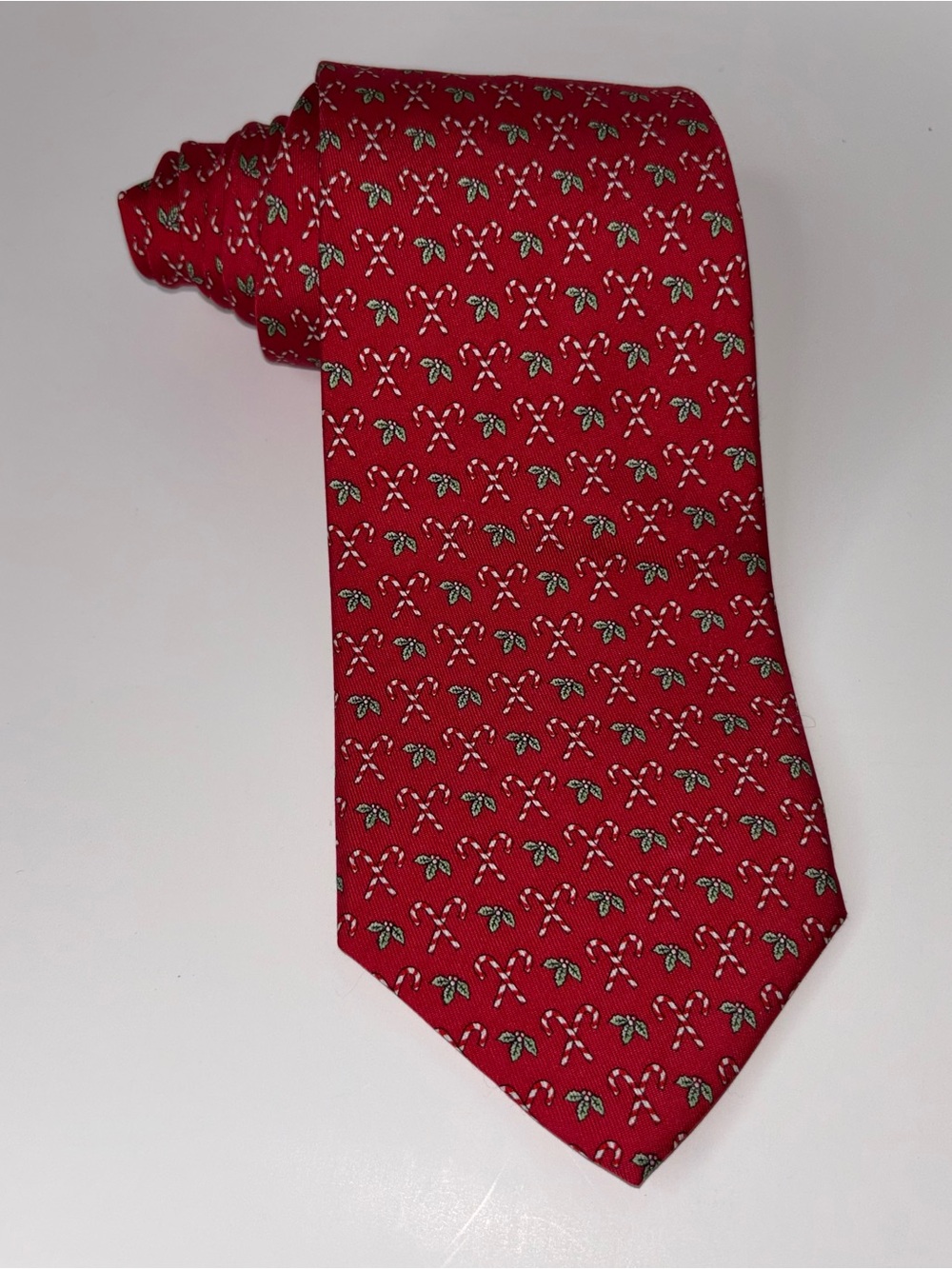 Vineyard Vines Men's Silk Tie Red Candy Cane Holly Christmas Holiday Necktie